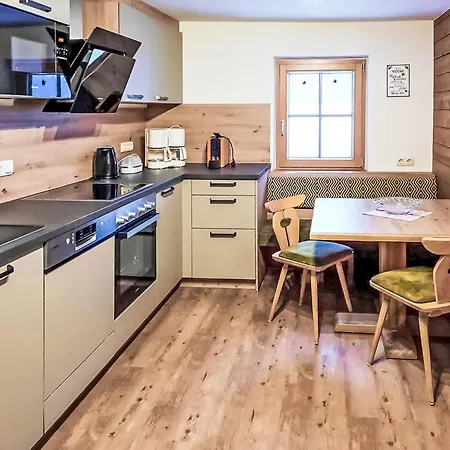 Althaus 1 By Interhome شقة Neukirchen am Großvenediger
