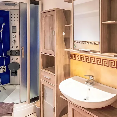 Althaus 1 By Interhome Apartmán *